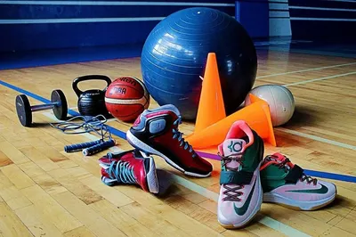 Sports footwear