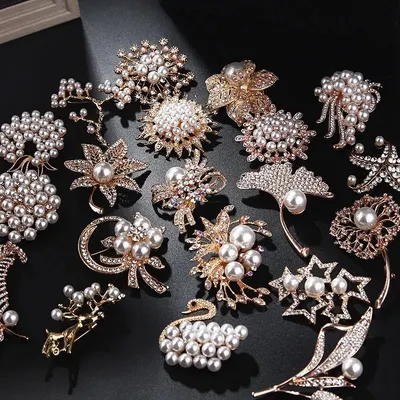 Floral Kundan Pearl Rajasthani Sheeshphool by Aditya Consultant