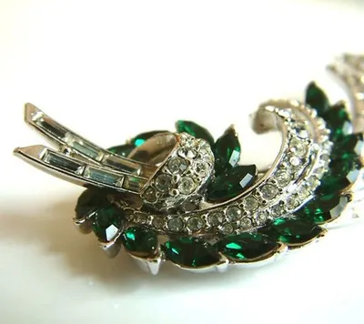 ULRICH Fancy Brooch Pin Design
