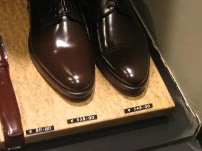 Shoe moulding