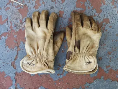 Pull Back Fishing Gloves by Saffili Sports Industries