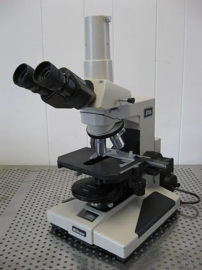 Portable metallurgical microscope by IHP Vision