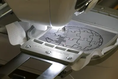 Computer-control high-speed lockstitch sewing