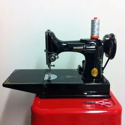 Heavy duty flat bed sewing machine