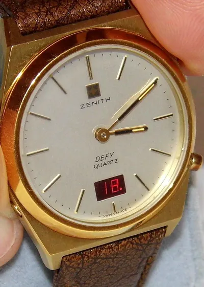 Quartz analog metal watch