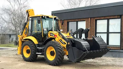 MASSIVE Backhoe Loaders - Image 2