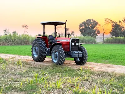 MASSIVE Tractors - Image 4