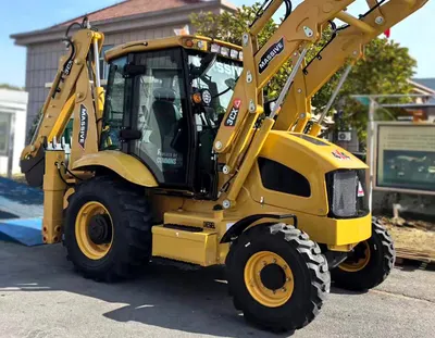 MASSIVE 3CX Backhoe Loader - Image 2