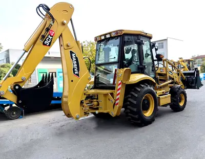 MASSIVE 3CX Backhoe Loader - Image 4