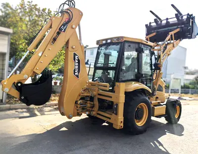 MASSIVE 3CX Backhoe Loader - Image 3
