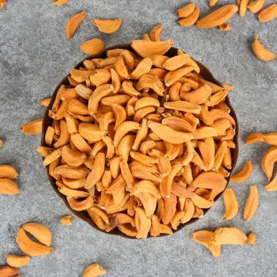 Premium Dehydrated Garlic Flakes by Joshi Foods and Spices