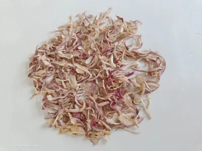 Dehydrated Pink Onion Flakes by Joshi Foods and Spices