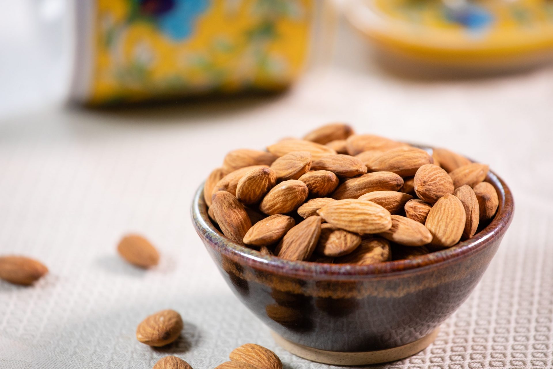Peeled almonds roasted with garlic and basil