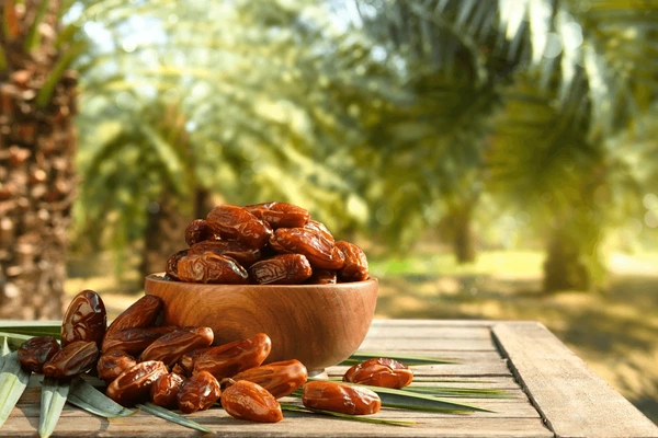 Dates & saffron & Raisin & pistachio