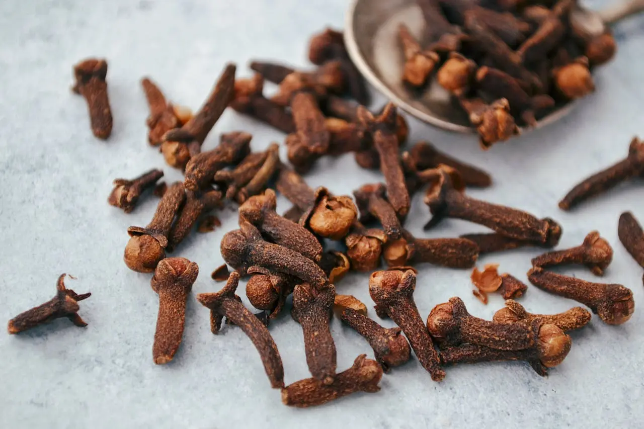 Cloves by Perfect Veggies And Fruits Exports